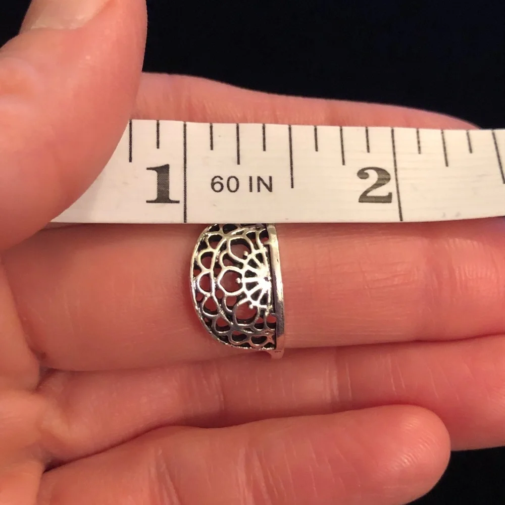 Elegant Silver Tone Filigree Ring